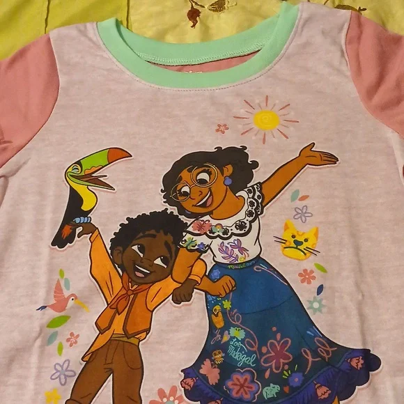 Girls Disney Encanto Pajamas Set - Picture 4 of 8